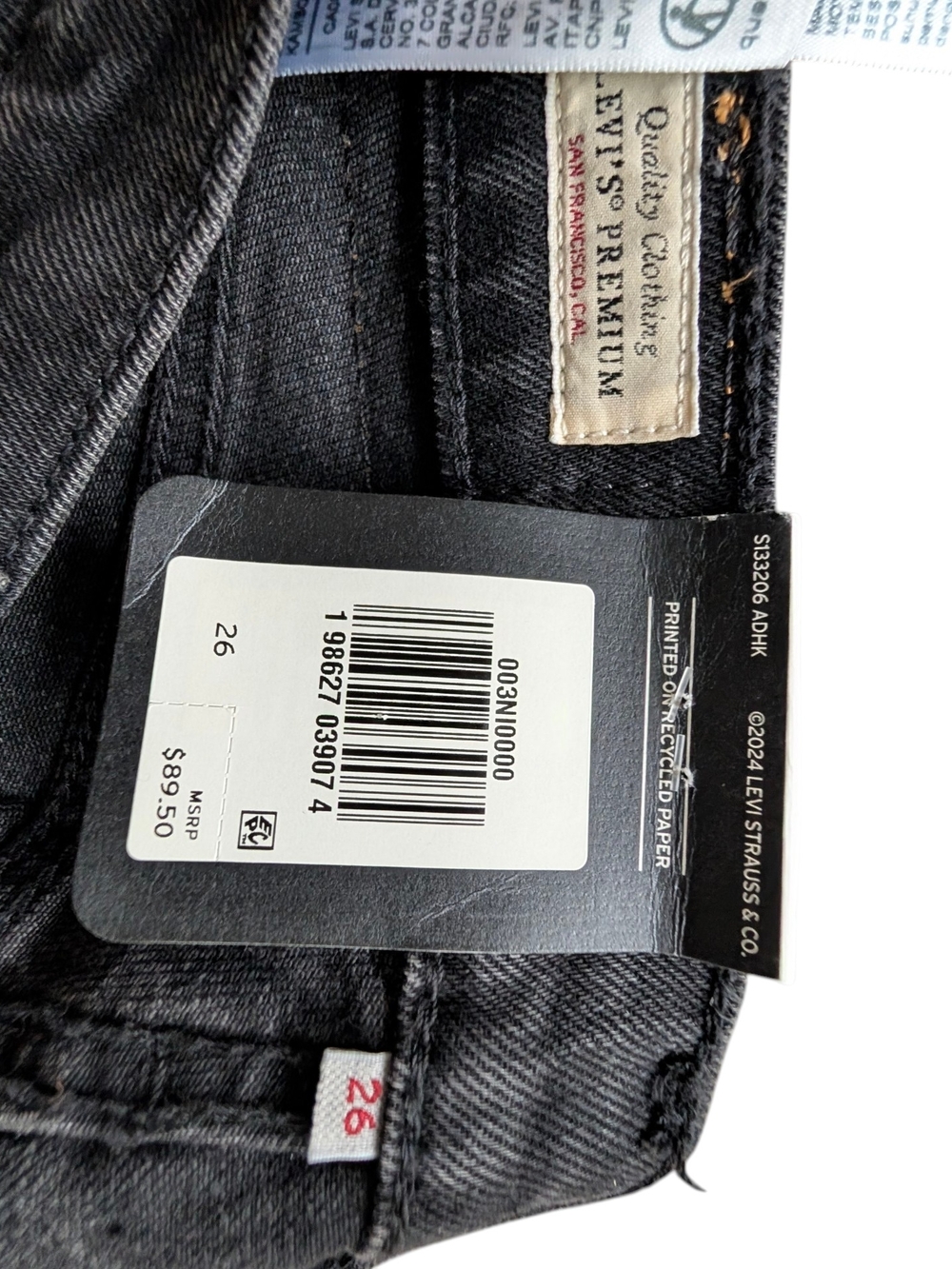 Levi's Black Wedgie Capri High-Rise Jeans - Picture 5 of 5